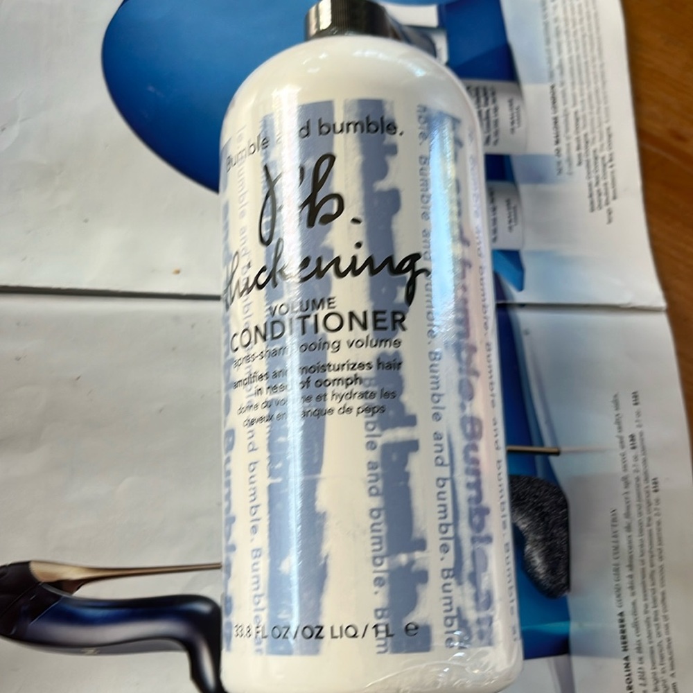 Bumble and bumble Thickening Volume Conditioner - White and Blue jumbo size